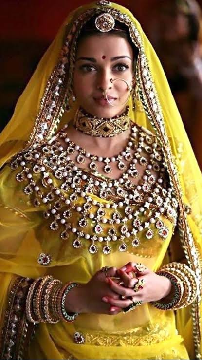 Aishwarya Rai | Indian wedding couple photography, Desi wedding, Bridal  jewelery